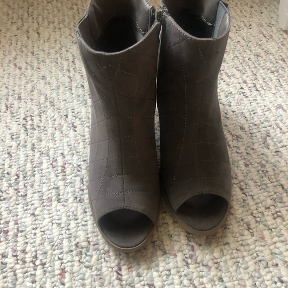 Journee Collection Henley Bootie Gray - Picture 5 of 8